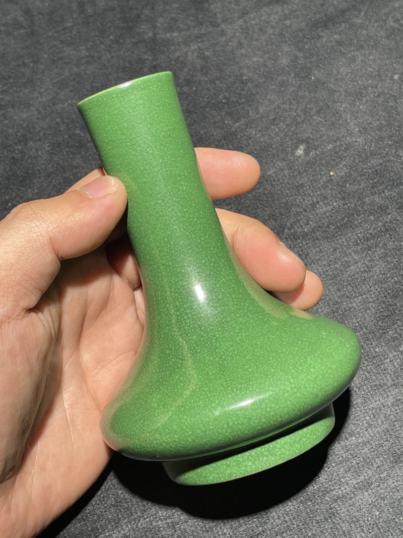 清中期鱼籽绿釉荸荠瓶 - 图3