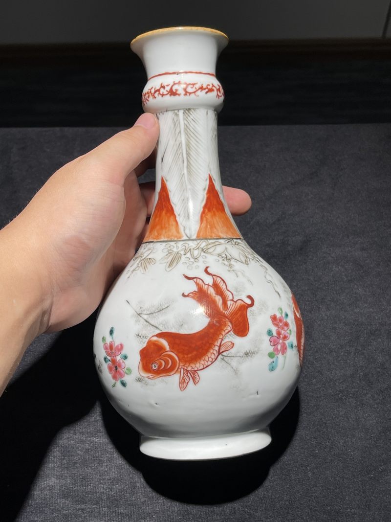 清乾隆 粉彩金玉满堂纹蒜头瓶 - 图2