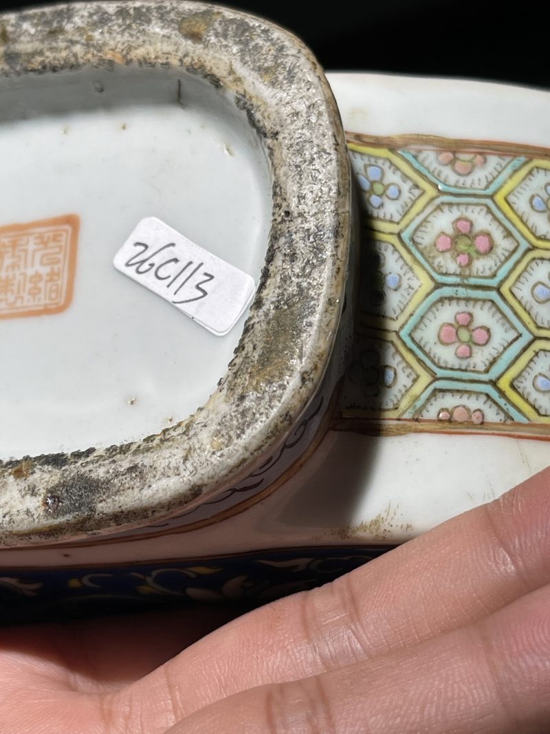 清光绪 粉彩花卉开窗人物纹抱月瓶 - 图12