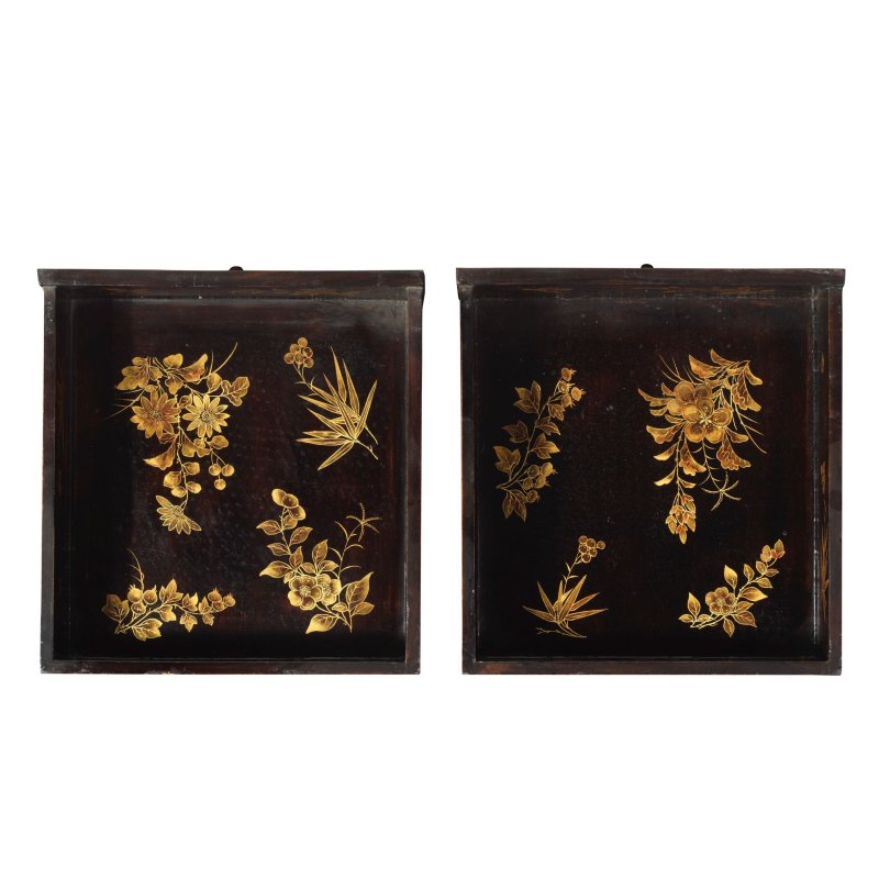 清乾隆/嘉慶 紫檀拼硬木髹金漆山水圖亮格櫃一對 | A MAGNIFICENT AND RARE PAIR OF GILT-LACQUERED ZITAN AND HARDWOOD DISPLAY CABINETS, DUOBAO'GE - 图21