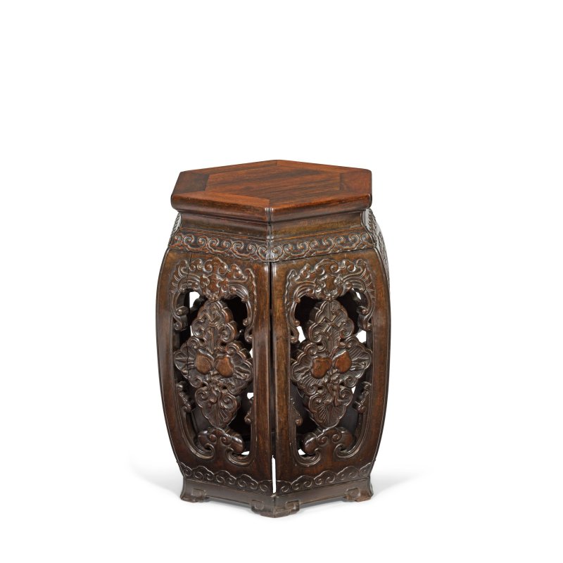 清乾隆/嘉慶 紫檀福壽紋六方綉墩 | AN IMPERIAL ZITAN HEXAGONAL STOOL, ZUODUN - 图2