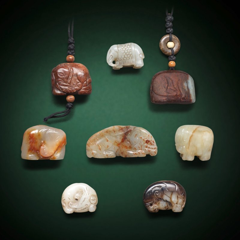 明及其后 玉象 一組八件 | EIGHT SMALL JADE 'ELEPHANT' CARVINGS - 图1