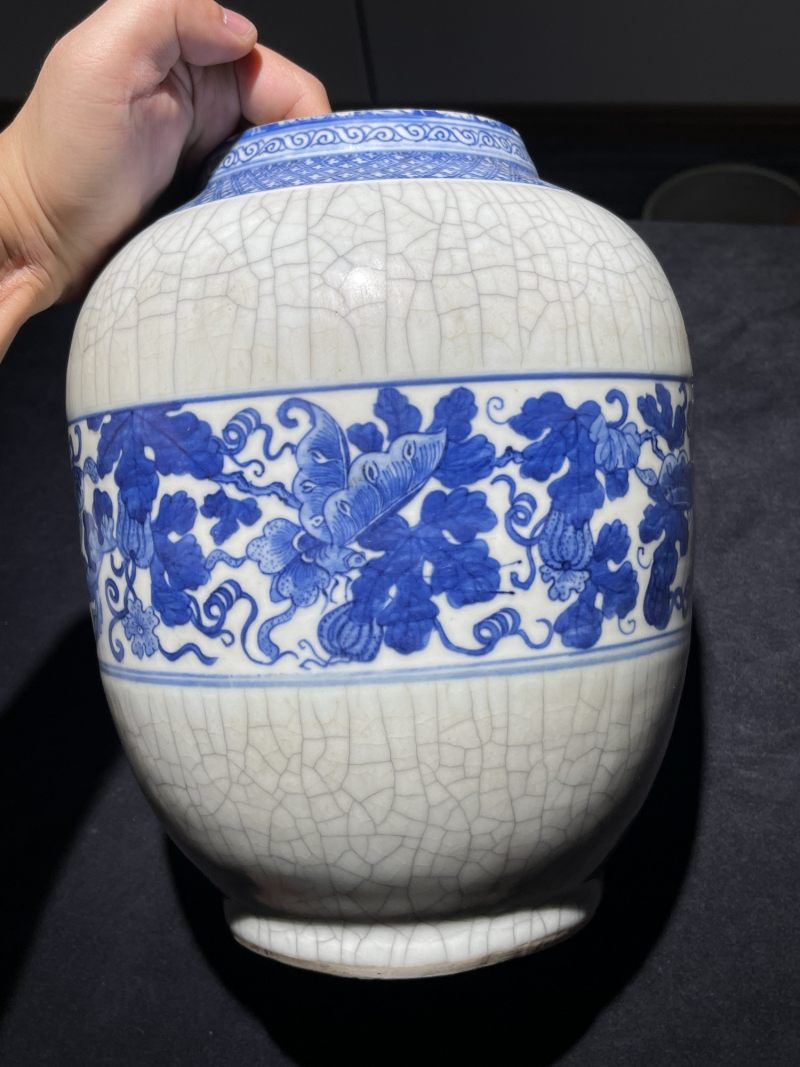 清代 青花炉、卷缸、瓶一组3件 - 图3