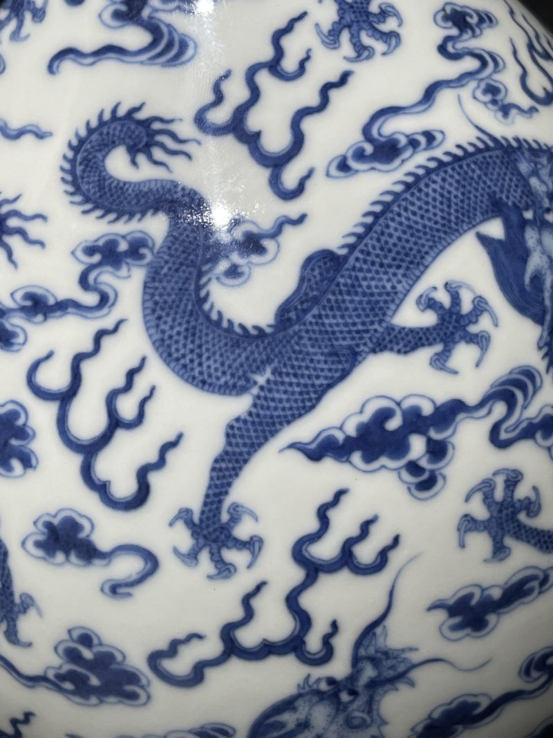清代 青花云龙纹双耳瓶 - 图8