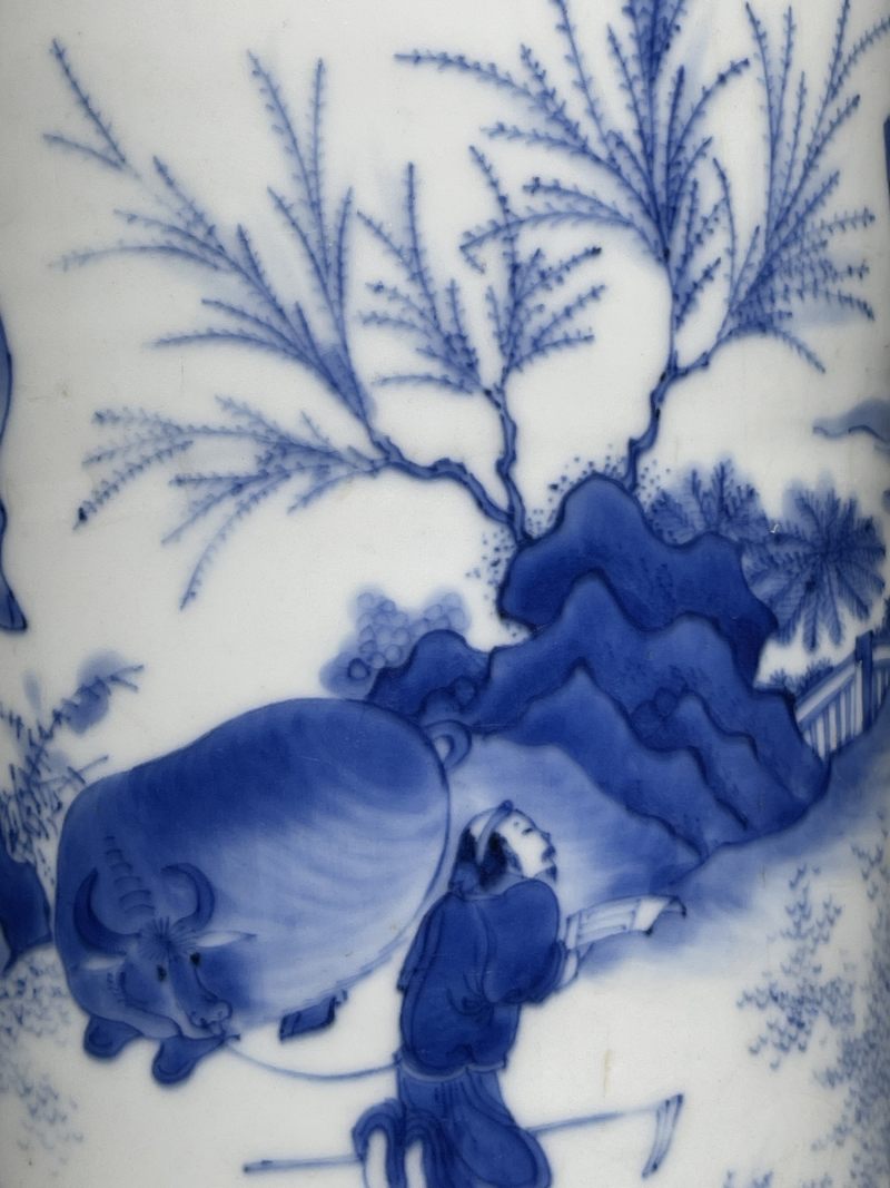 明崇祯 青花百里奚饲牛拜相纹筒瓶 - 图11