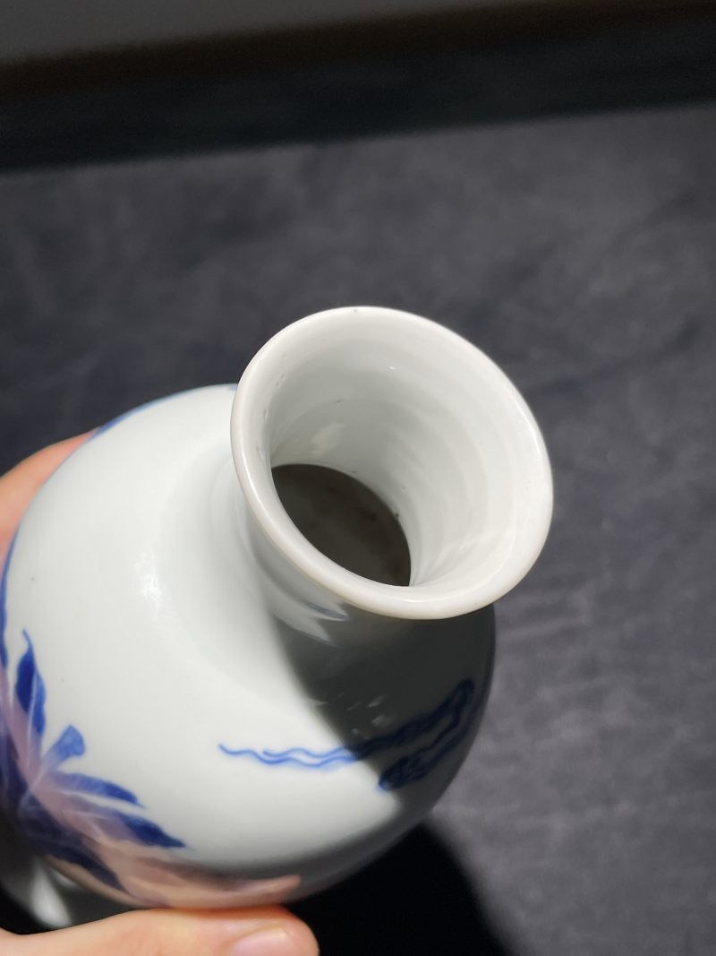 清康熙 青花人物纹观音瓶 - 图6