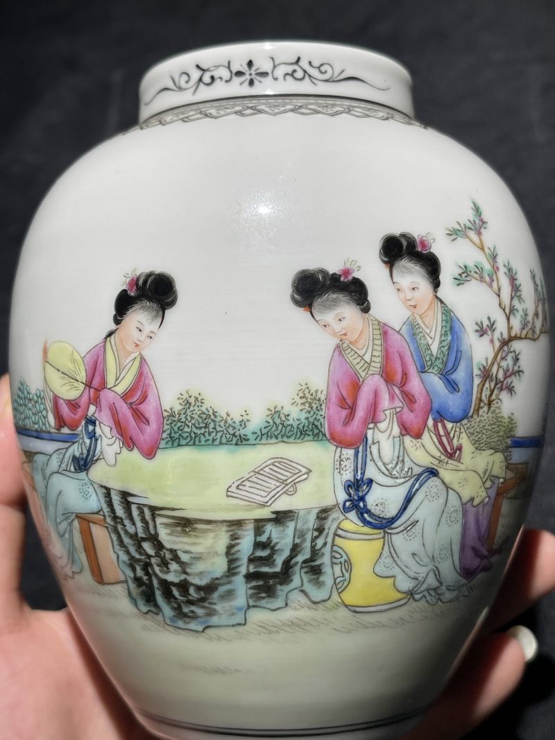 50年代 粉彩花鸟、人物纹瓶一组3件 - 图12