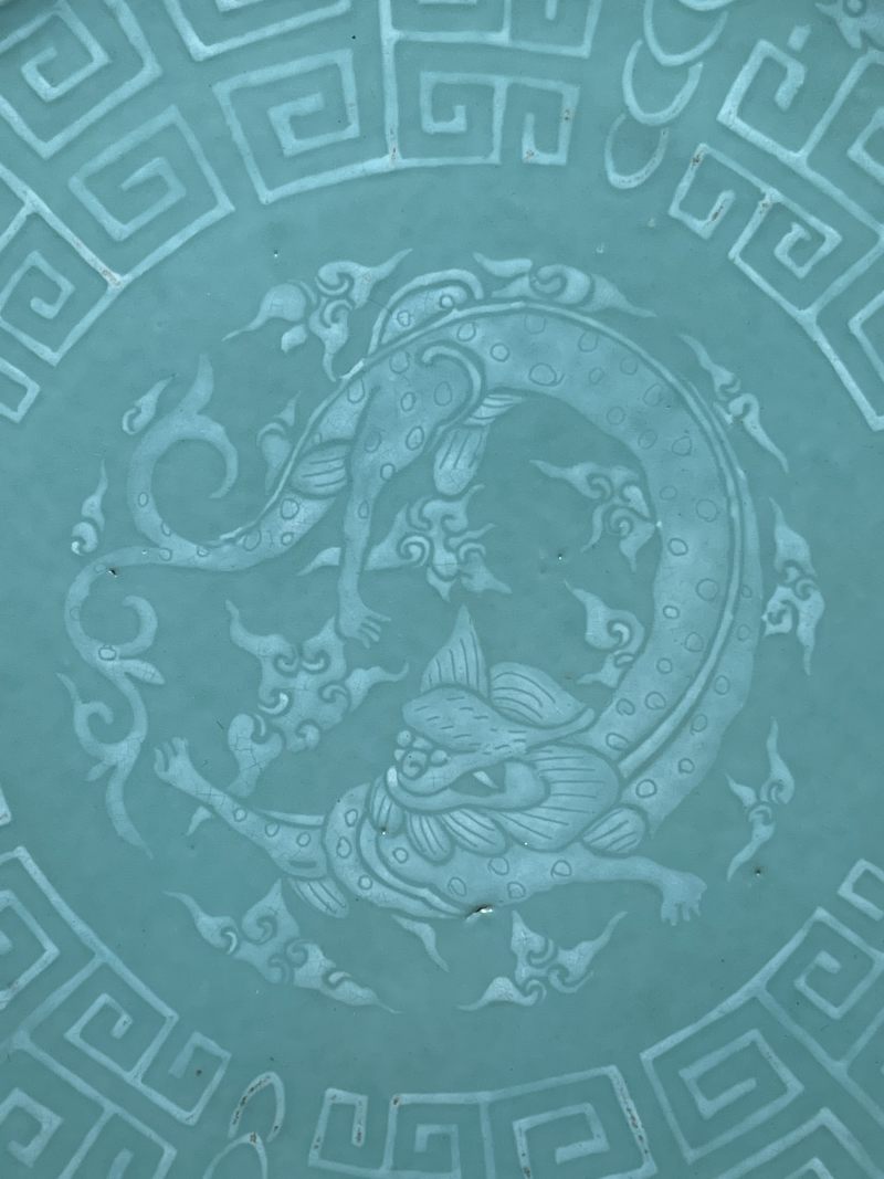清嘉庆 松石绿地堆白螭龙纹盘一对 - 图3