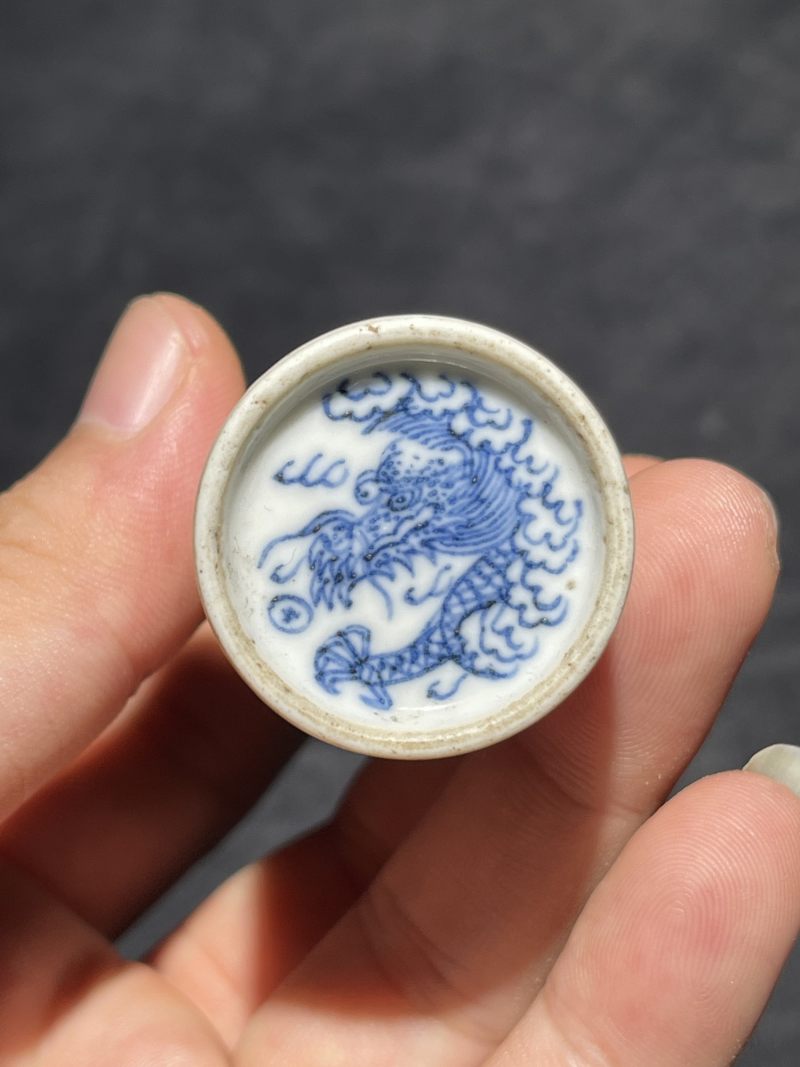 清中期 釉里红云龙纹鼻烟壶 - 图6