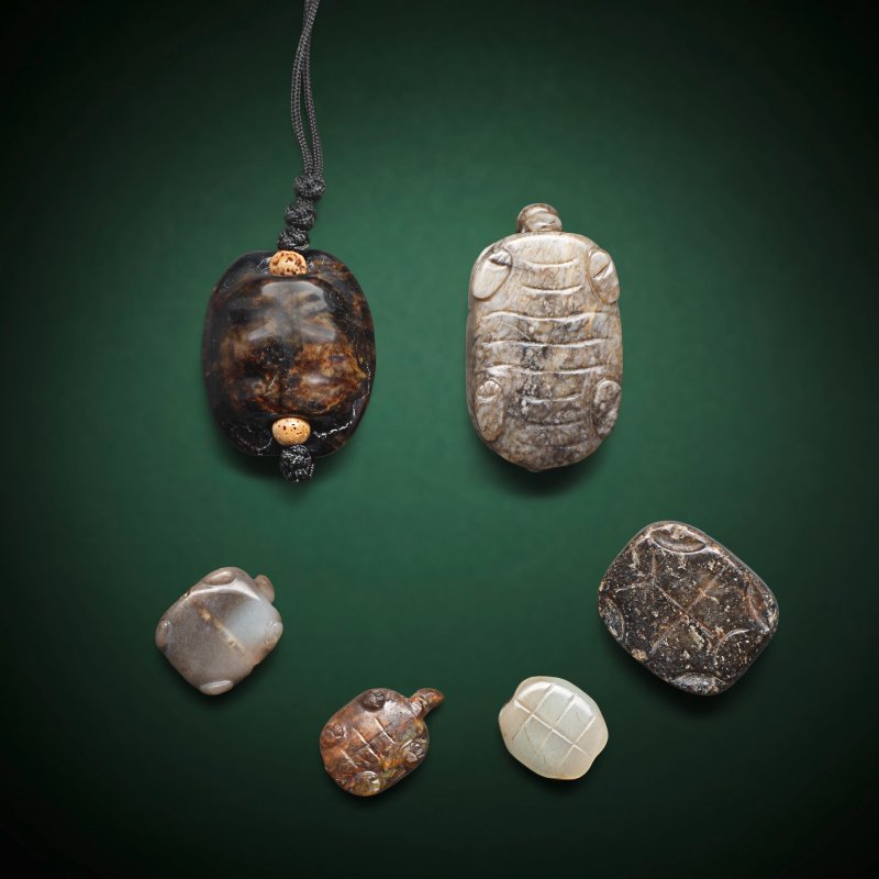 元/明及更晚 玉雕龜一組六件 | A GROUP OF SIX JADE TURTLE CARVINGS - 图2