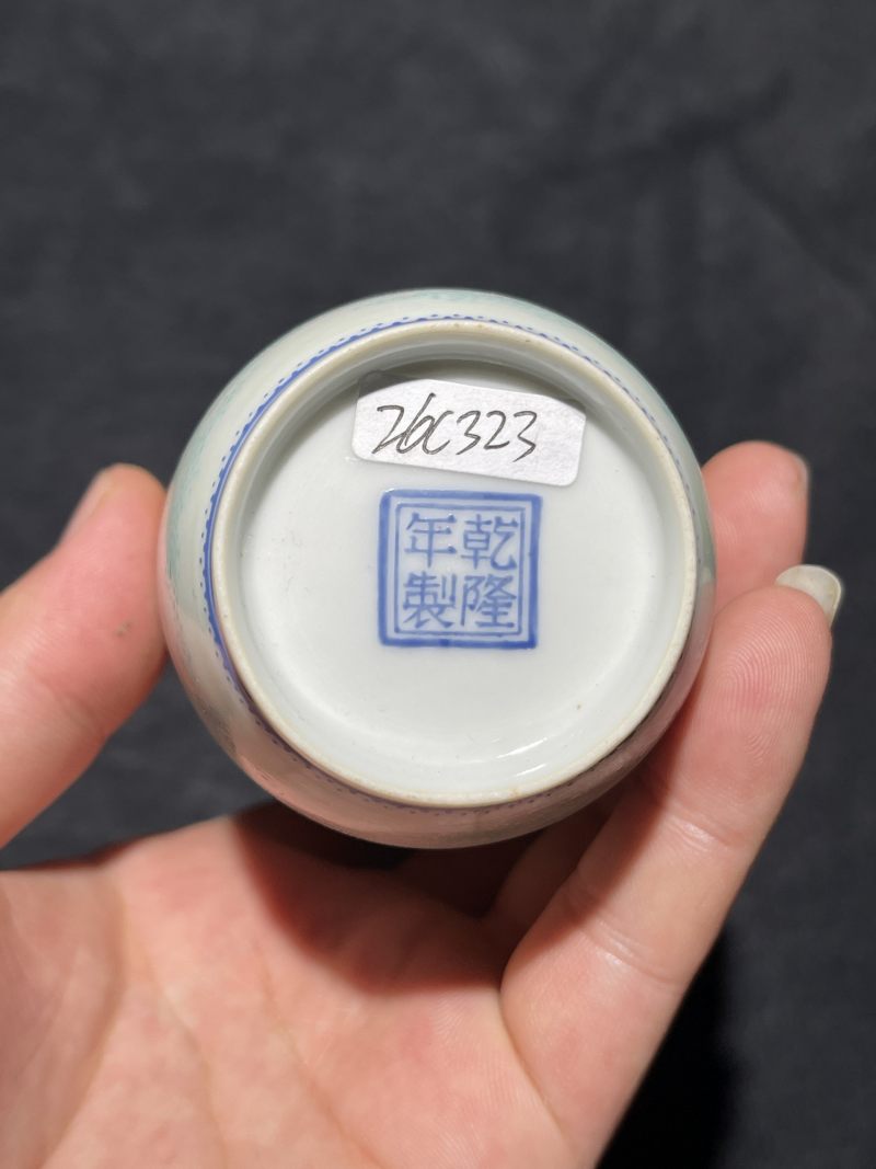 民国 粉彩婴戏纹小瓶 - 图10