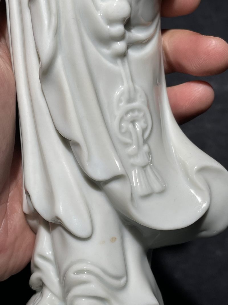清晚期 白釉刘海戏金蟾瓷塑一对 - 图8
