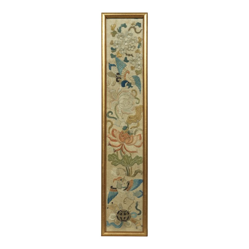 十九世紀 緞綉屏一組 | A GROUP OF EMBROIDERED PANELS AND SLEEVE BANDS - 图16