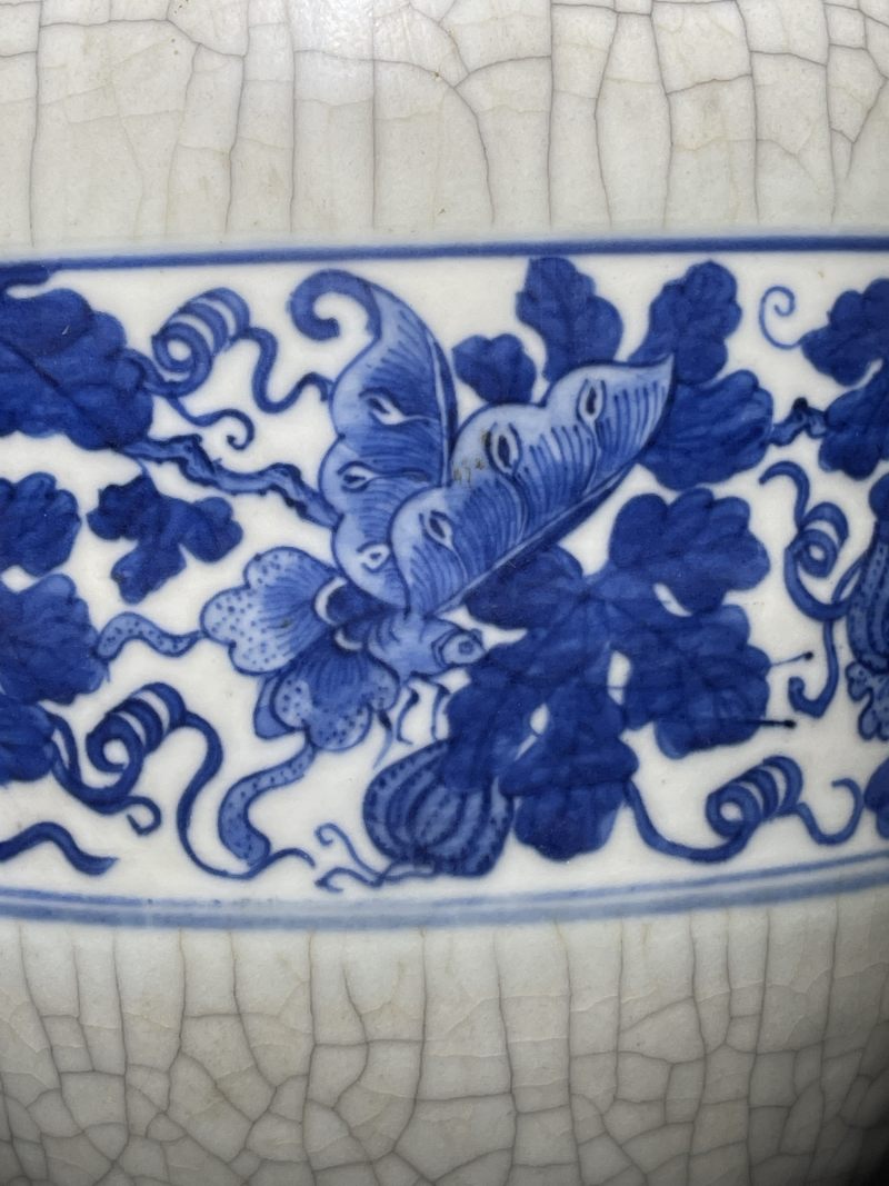 清代 青花炉、卷缸、瓶一组3件 - 图4