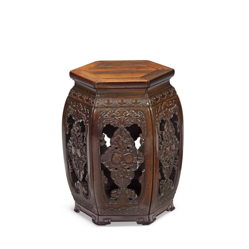 清乾隆/嘉慶 紫檀福壽紋六方綉墩 | AN IMPERIAL ZITAN HEXAGONAL STOOL, ZUODUN - 图3