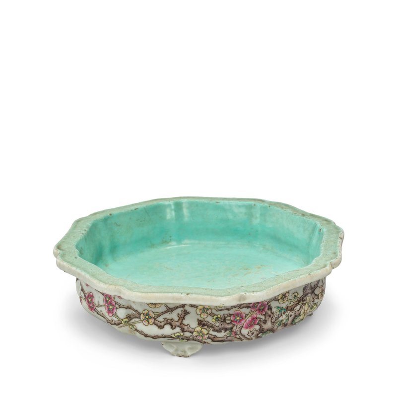 十九世紀 粉彩八邊形花口座 | A FAMILLE ROSE OCTAGONAL FLOWER-FORM PLANTER STAND - 图3