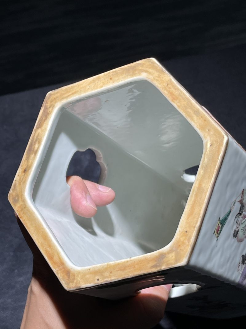 清光绪 粉彩八蛮进宝海棠镂空六方帽筒一对 - 图8