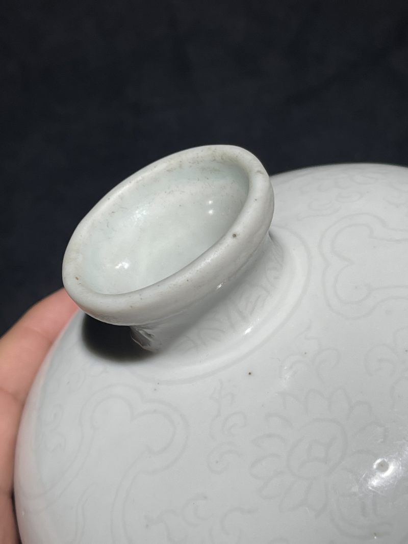 明晚期 白釉暗刻花卉梅瓶 - 图8