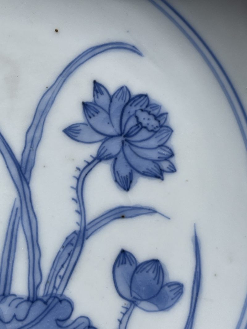 清早期 青花莲池纹盘 - 图5