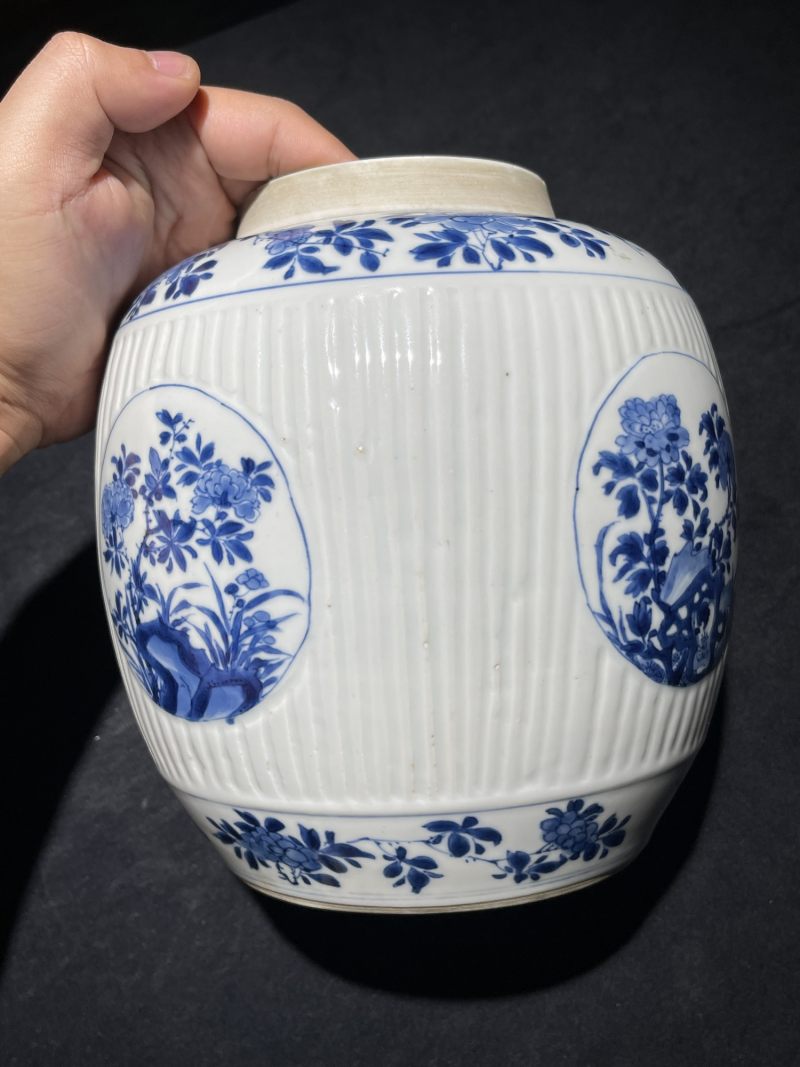 清康熙 青花花卉纹瓜棱罐 - 图3
