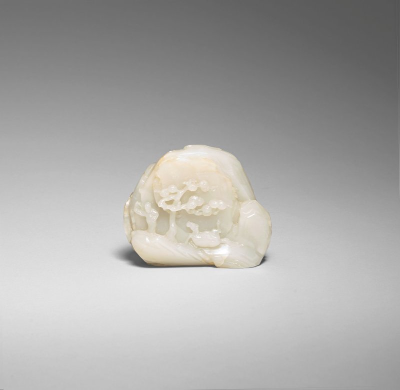十八世紀 青玉滾馬圖山子 | A SMALL VERY PALE GREEN JADE BOULDER