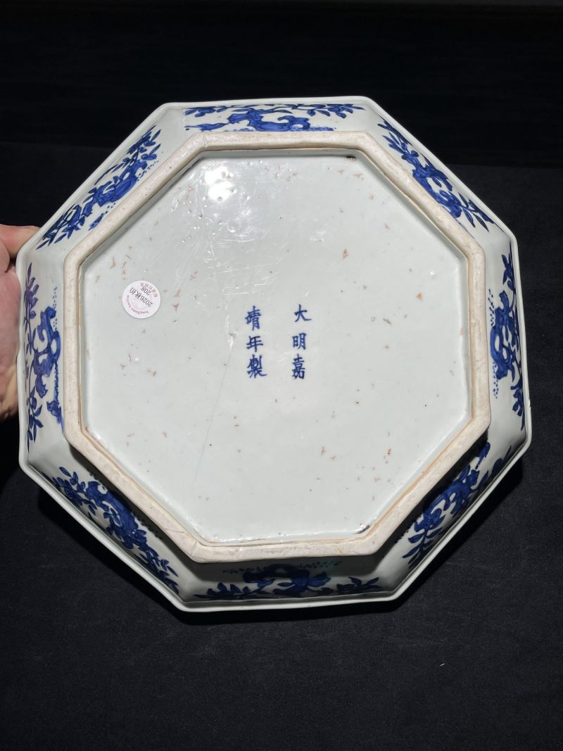 明嘉靖 青花花鸟纹八方大捧盒 - 图2