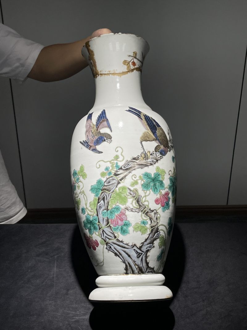 清光绪 江西瓷业公司粉彩花鸟纹大瓶 - 图2