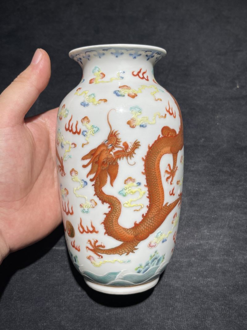 清光绪 粉彩二龙戏珠纹灯笼瓶 - 图3