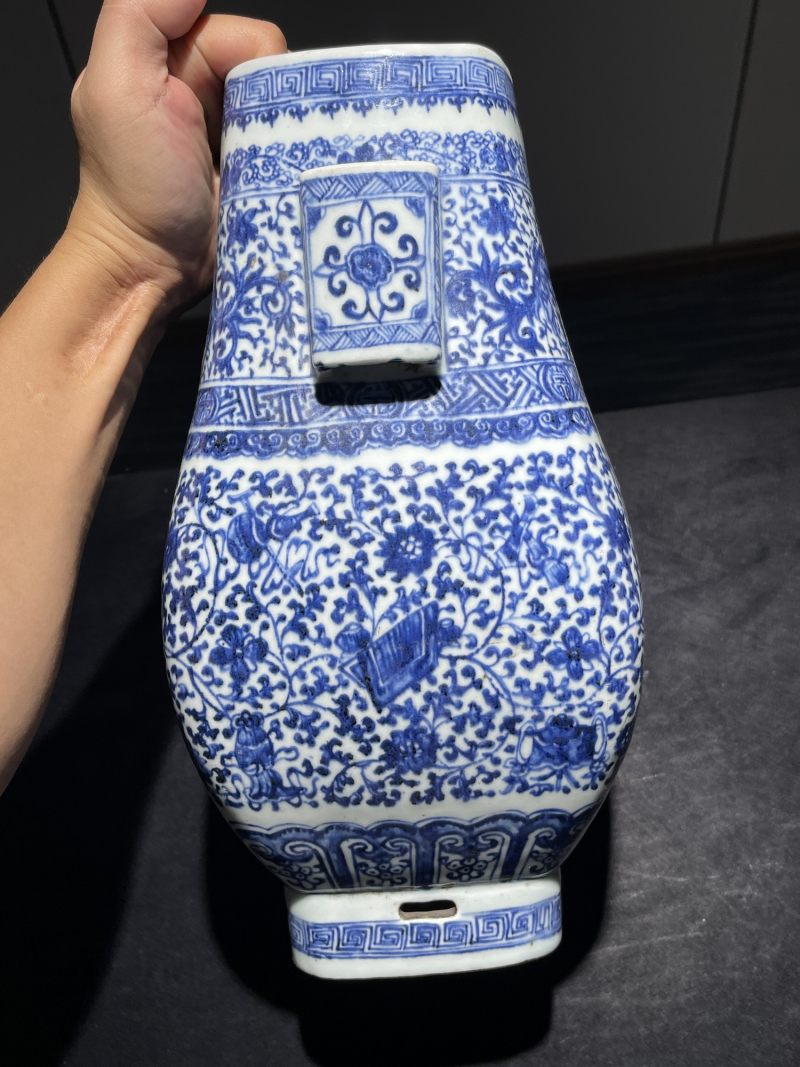 清乾隆 青花龙穿花纹穿带尊 - 图6