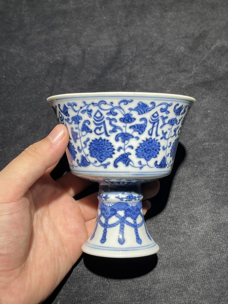 清道光 青花莲托梵文高足杯 - 图2