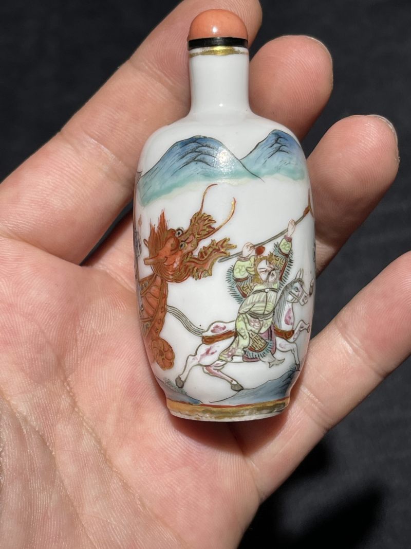 清中期 粉彩刀马人物鼻烟壶 - 图3