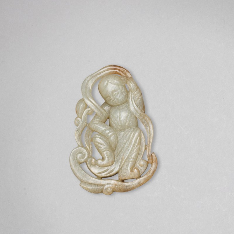 元/明 玉舞人把件 | A PALE GREEN AND RUSSET JADE OPENWORK 'DANCER' PLAQUE