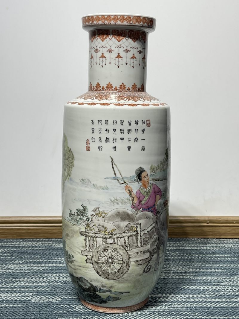 解放后 粉彩伯乐相马纹棒槌瓶 - 图4