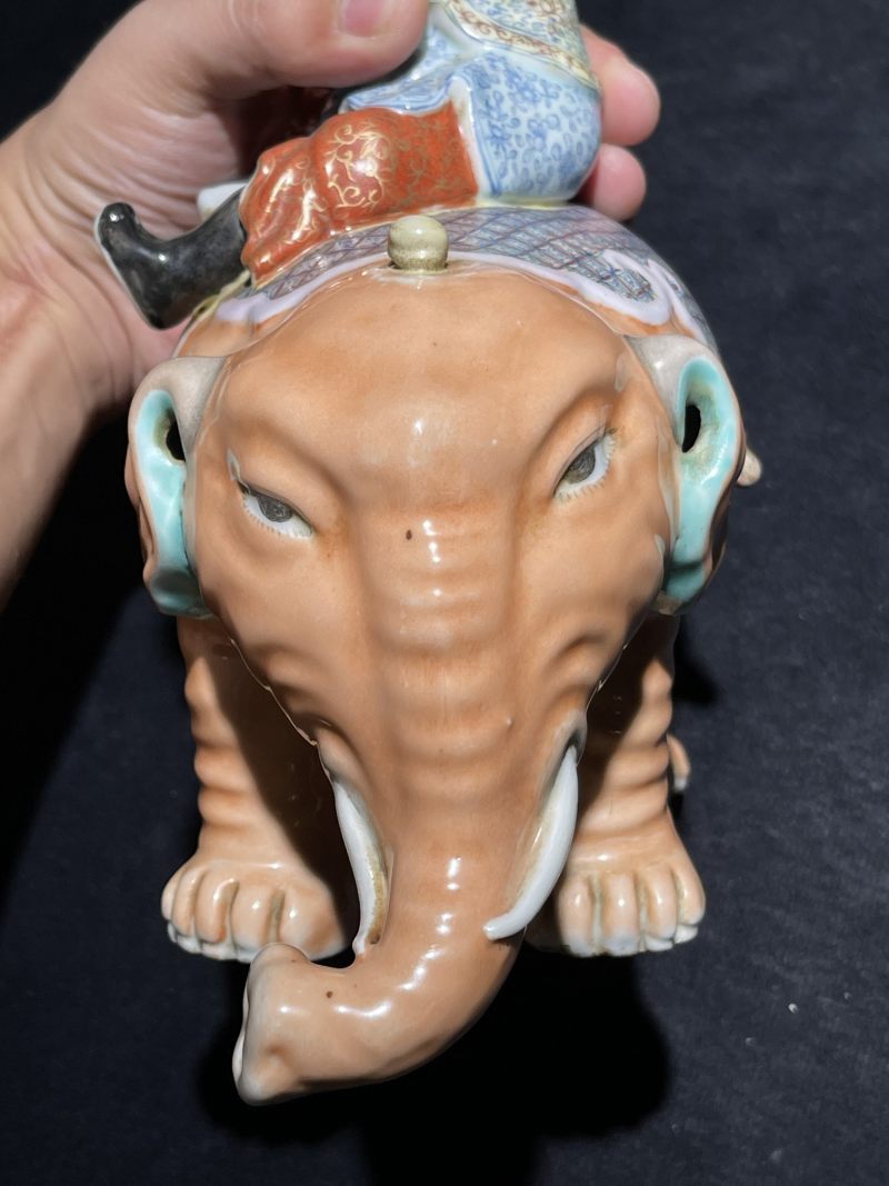 清中期 粉彩胡人献宝太平有象一对 - 图5