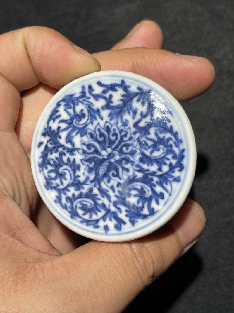 清中期 青花缠枝莲纹轴头一对 - 图12