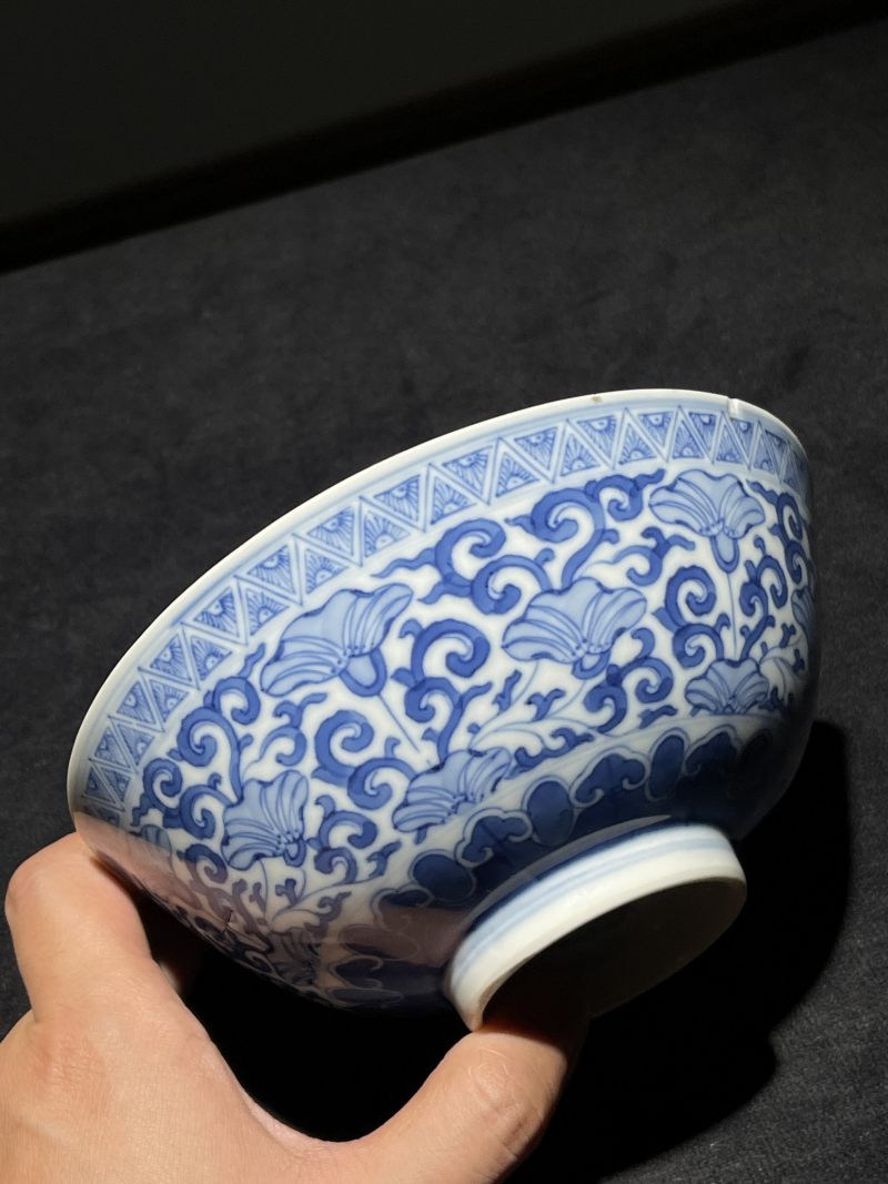 清道光 青花内如意纹外缠枝花卉纹碗 - 图4