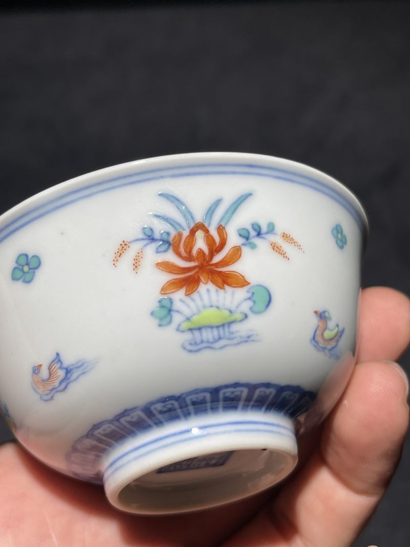 清中期 斗彩莲池鸳鸯纹杯一对 - 图4
