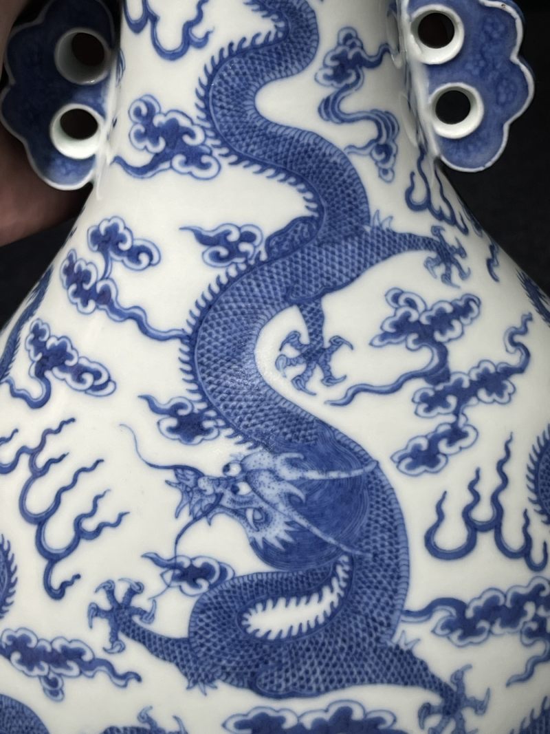 清代 青花云龙纹双耳瓶 - 图11