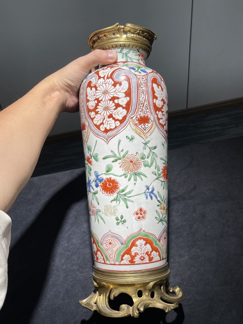 清早期 五彩花卉纹筒瓶一对 - 图14