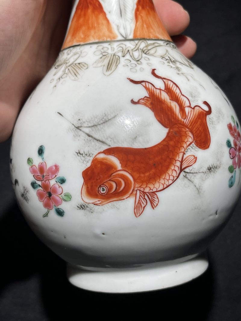 清乾隆 粉彩金玉满堂纹蒜头瓶 - 图6
