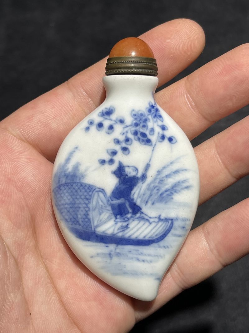 清中期 青花人物纹鼻烟壶 - 图2