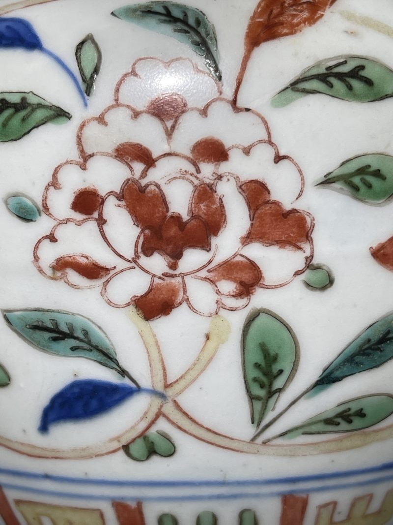 明嘉靖 青花五彩花卉纹罐 - 图9