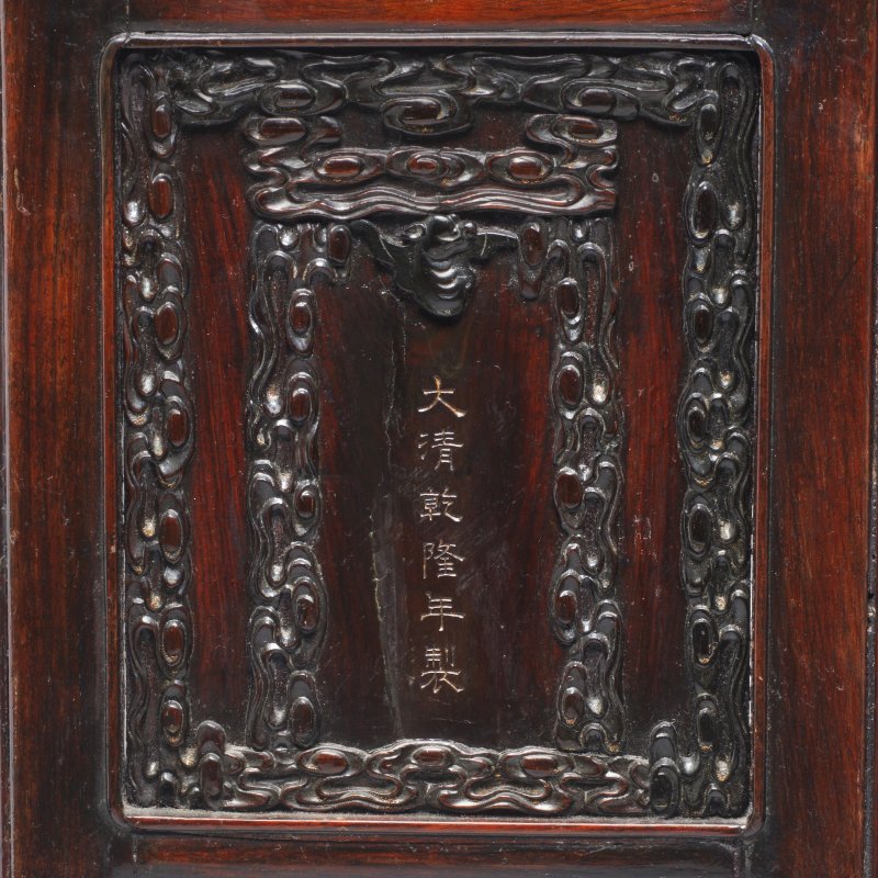 清 紫檀拼紅木龍紋寶座 | AN EXCEPTIONALLY RARE ZITAN AND HONGMU 'DRAGON' 'THRONE' - 图11