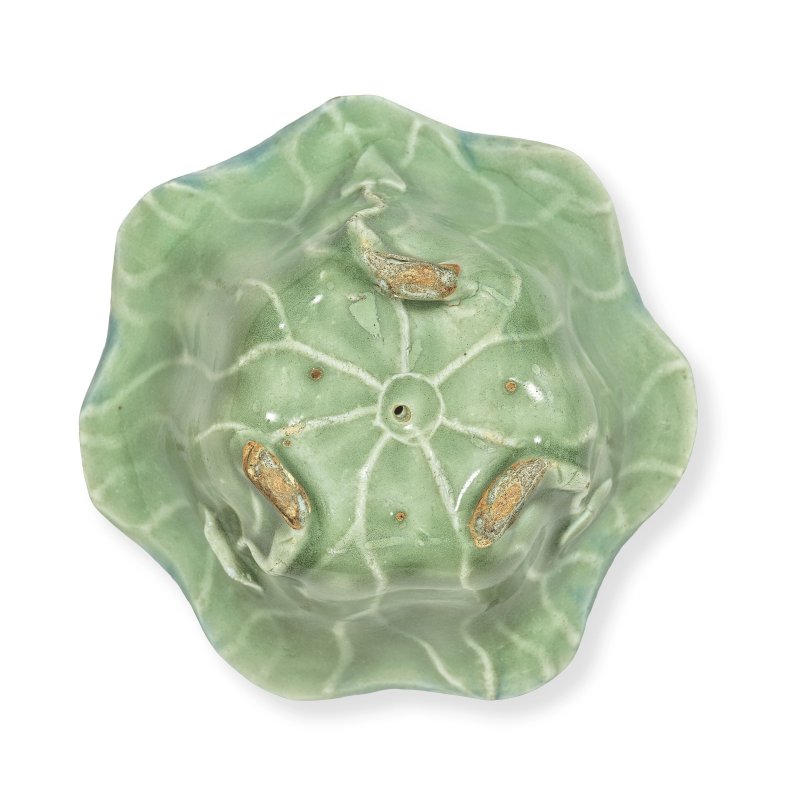 十七/十八世紀 青花盌及公道盃 | A BLUE AND WHITE BOWL TOGETHER WITH A BLUE AND CELADON-GLAZED 'TRICK' CUP - 图2