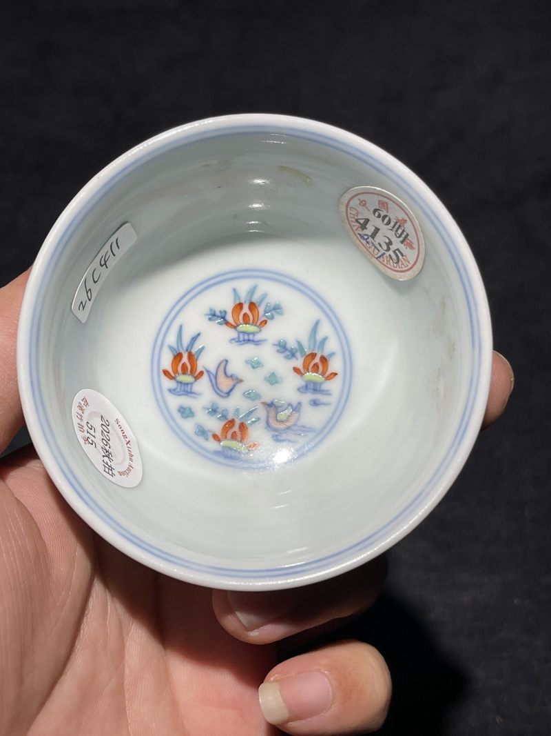 清中期 斗彩莲池鸳鸯纹杯一对 - 图5