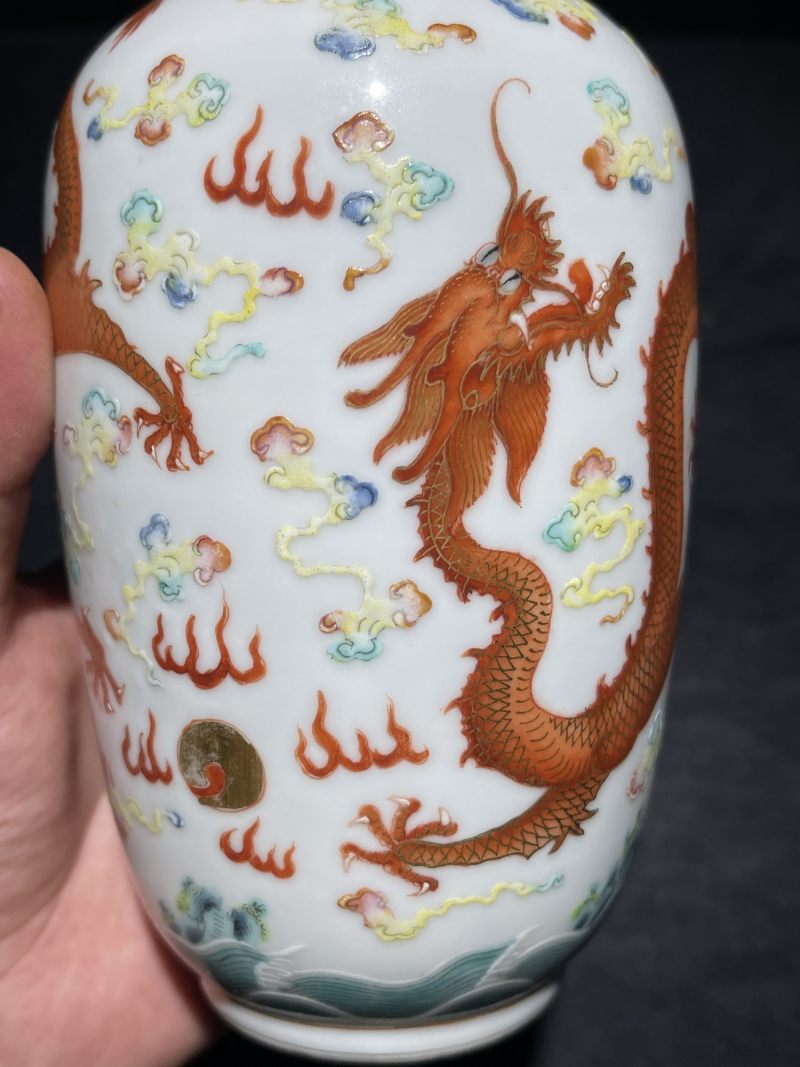 清光绪 粉彩二龙戏珠纹灯笼瓶 - 图5