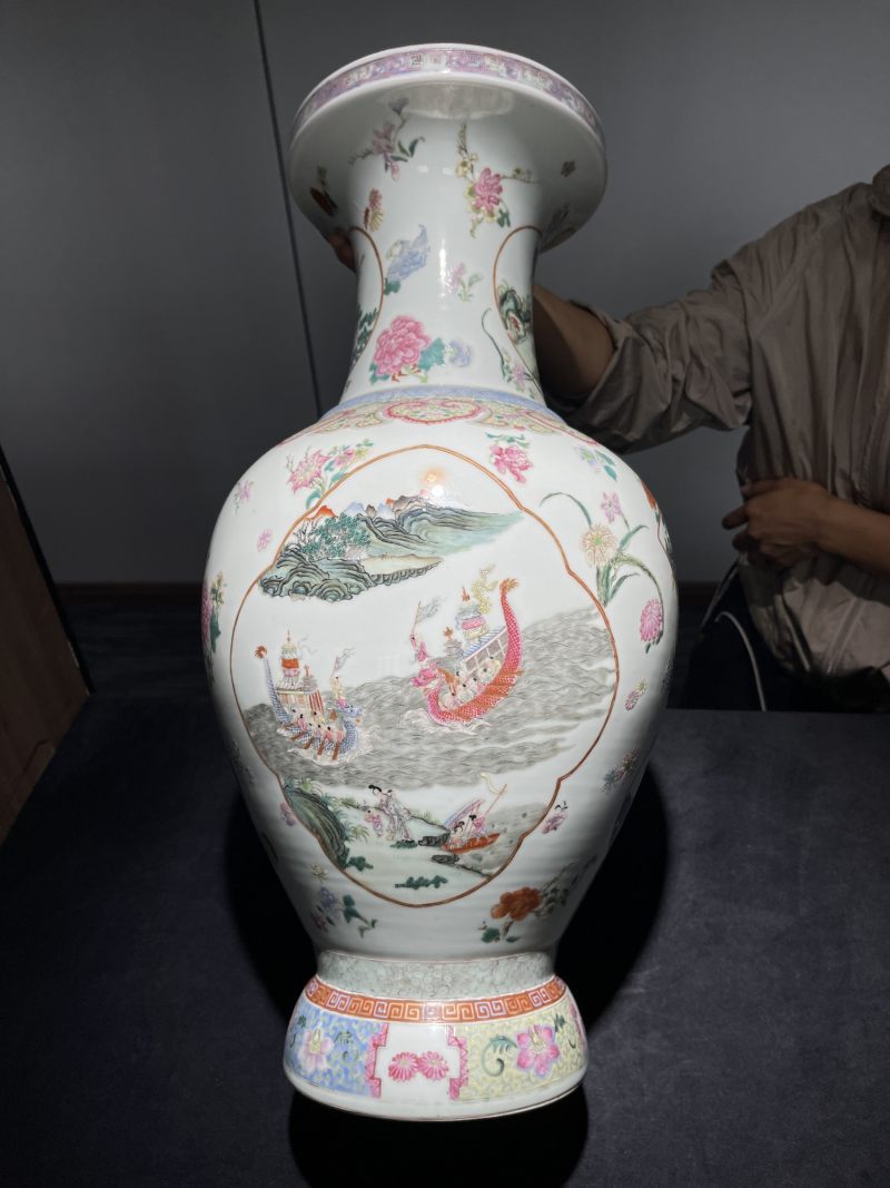 民国 粉彩花卉开光山水人物纹大瓶 - 图8