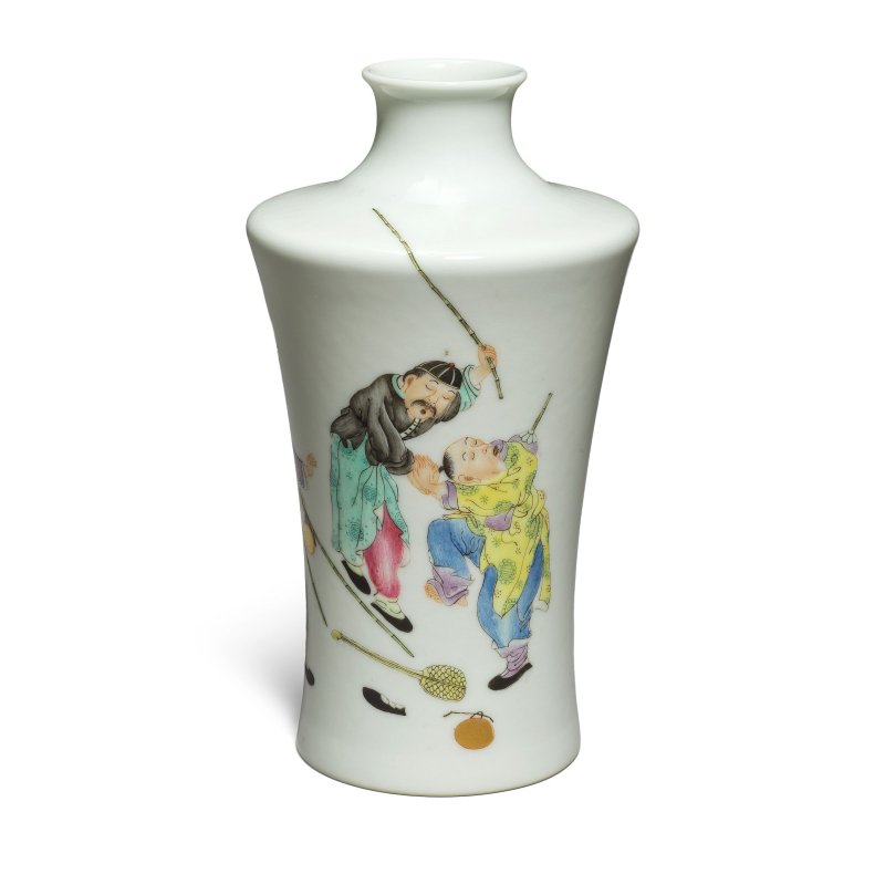 民國 粉彩瞎子打架紋瓶 | A FAMILLE ROSE 'FIGHTING BLIND MEN' VASE - 图1
