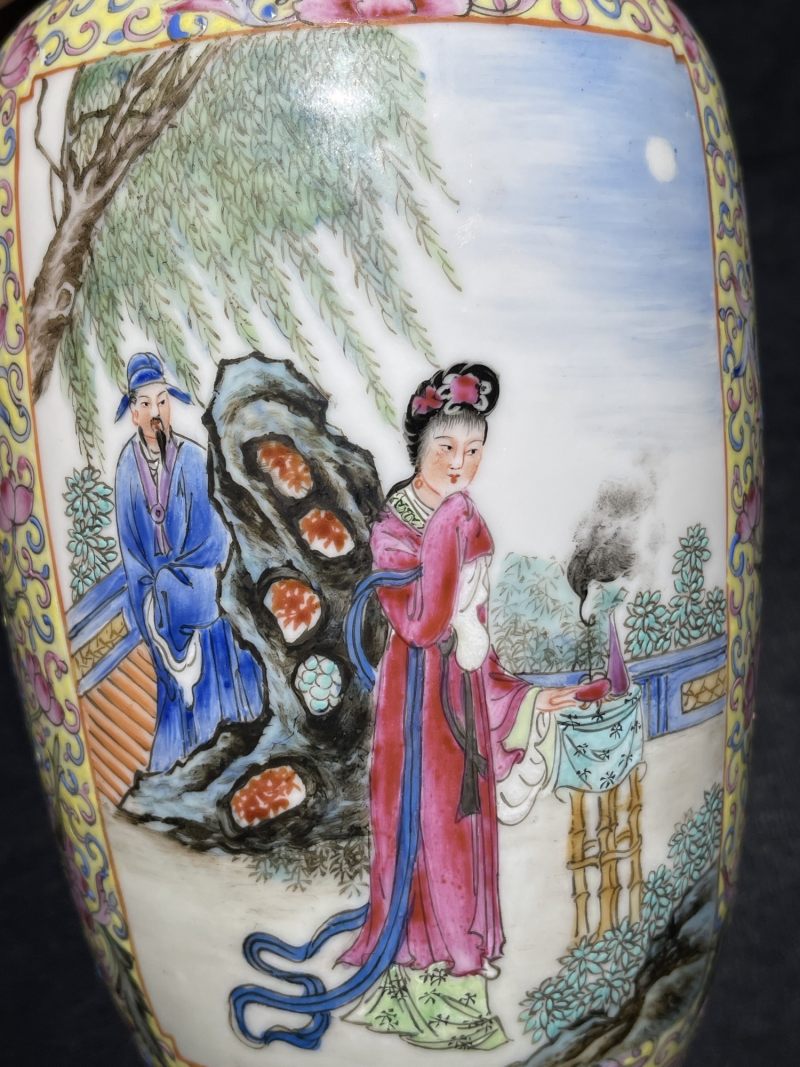 50年代 粉彩开窗侍女人物纹瓶一对 - 图14