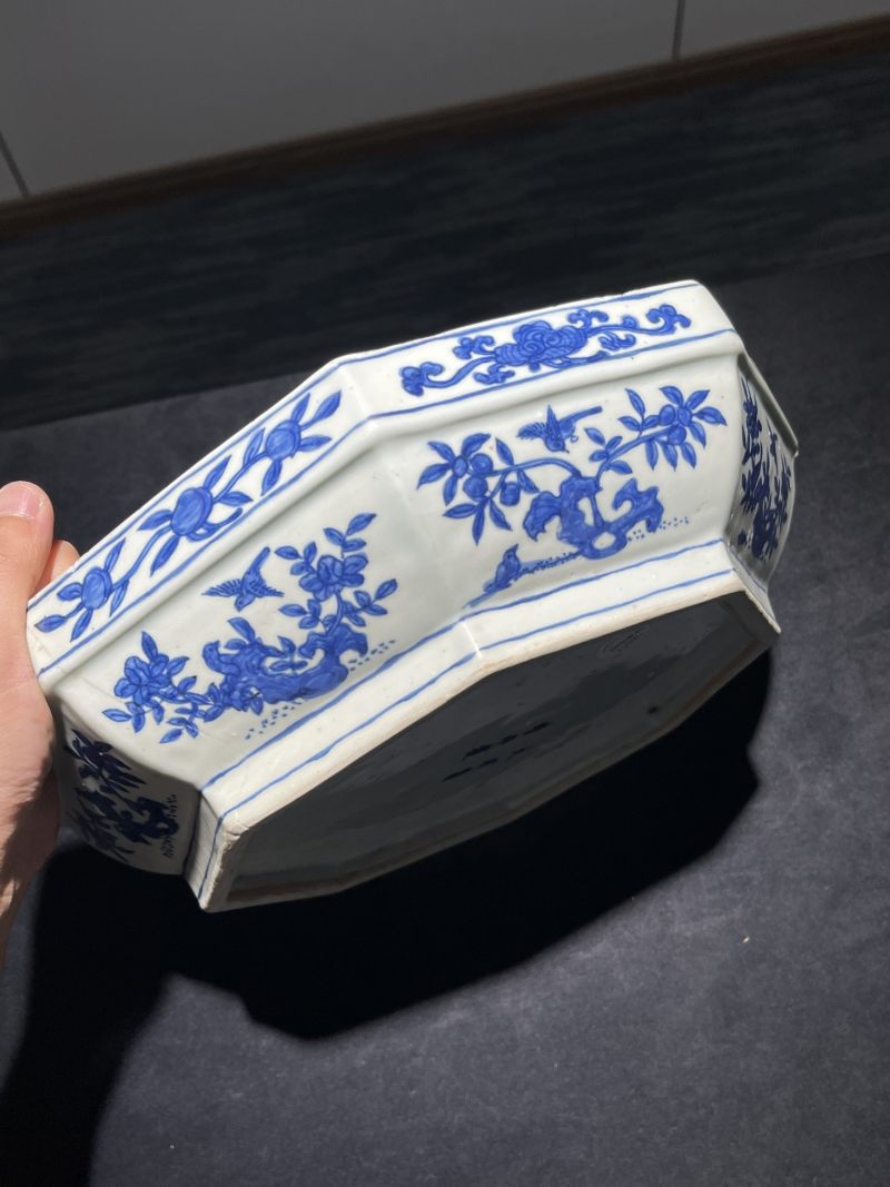 明嘉靖 青花花鸟纹八方大捧盒 - 图5